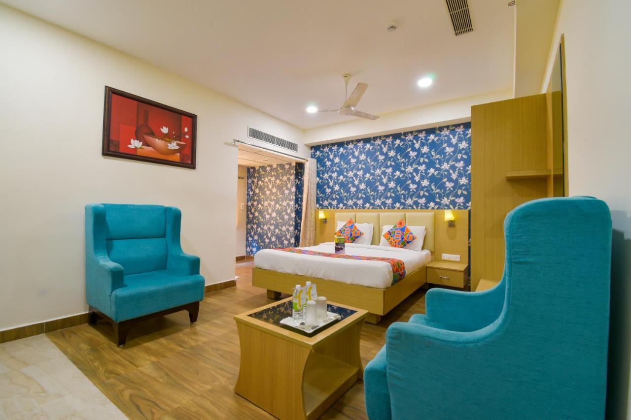 Hotel Raintr33 Hyderabad Exterior foto