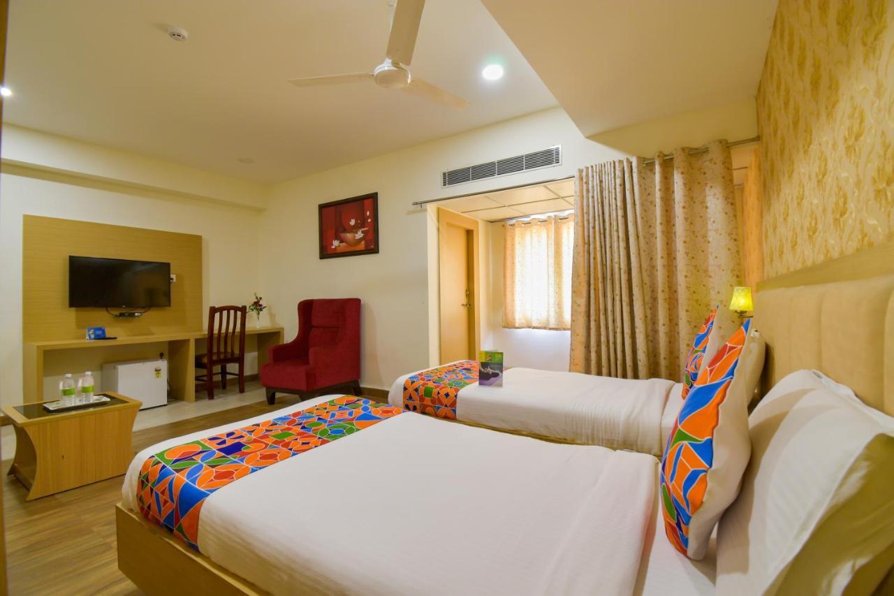Hotel Raintr33 Hyderabad Exterior foto