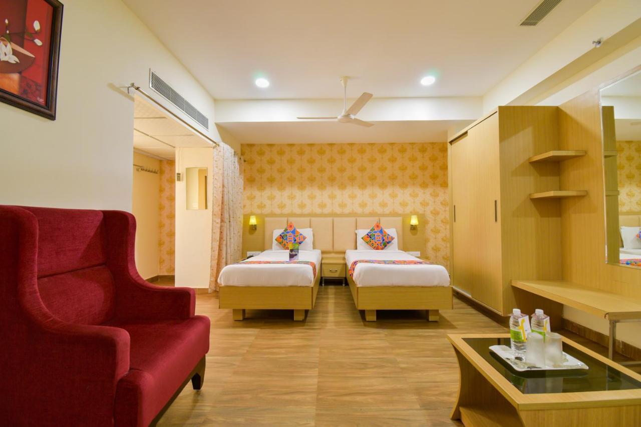 Hotel Raintr33 Hyderabad Exterior foto