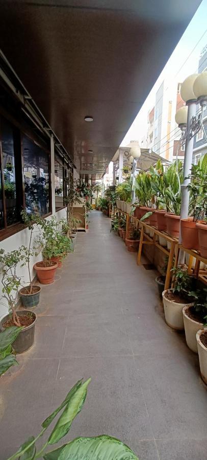 Hotel Raintr33 Hyderabad Exterior foto